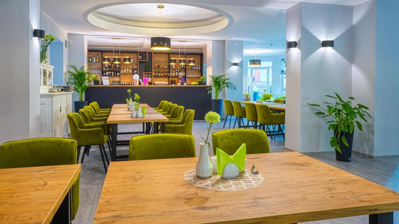Hotel Krysztal ชเวียราโดว์-สโดรยจ์ ภายนอก รูปภาพ