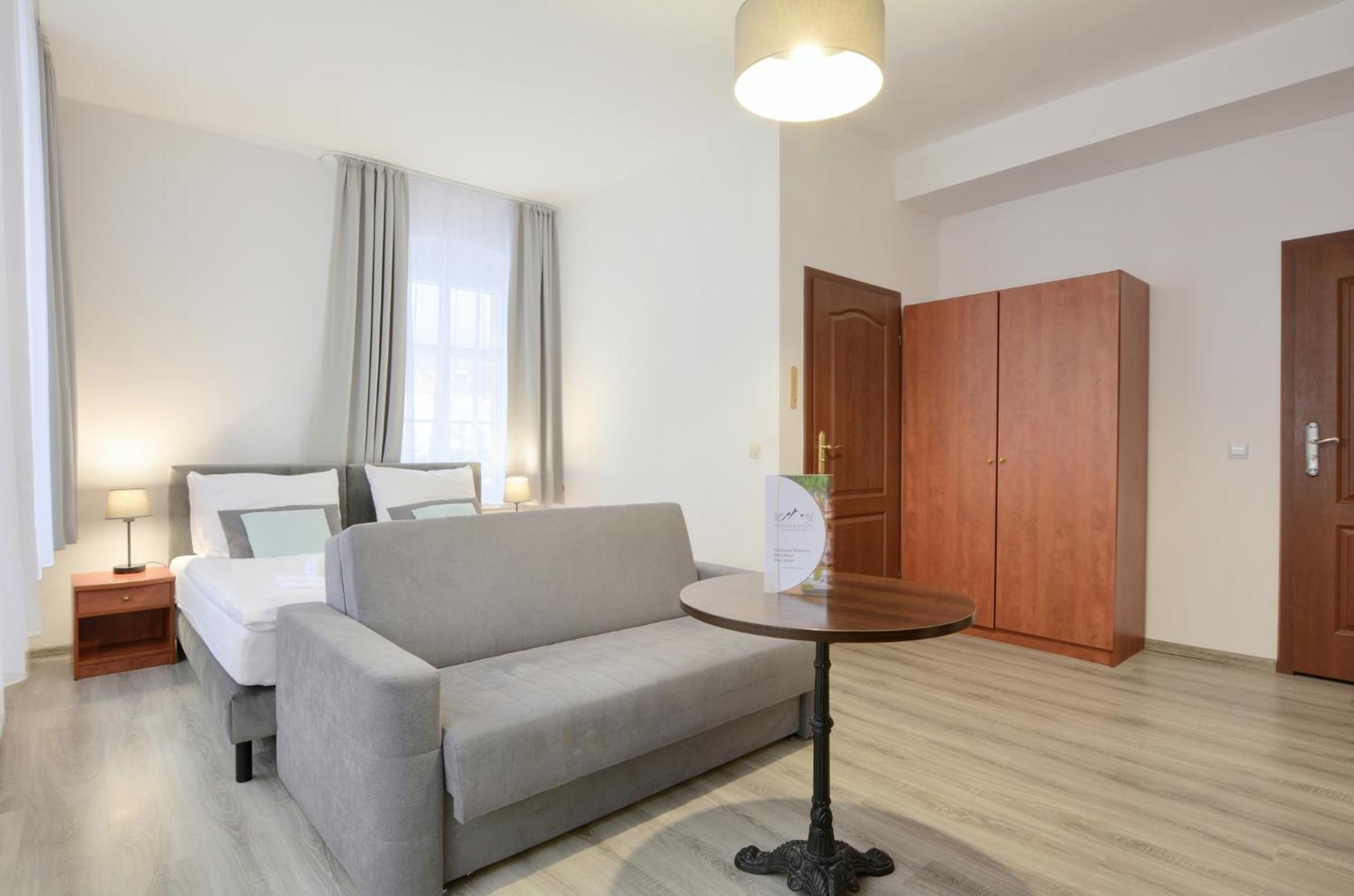 Hotel Krysztal ชเวียราโดว์-สโดรยจ์ ภายนอก รูปภาพ
